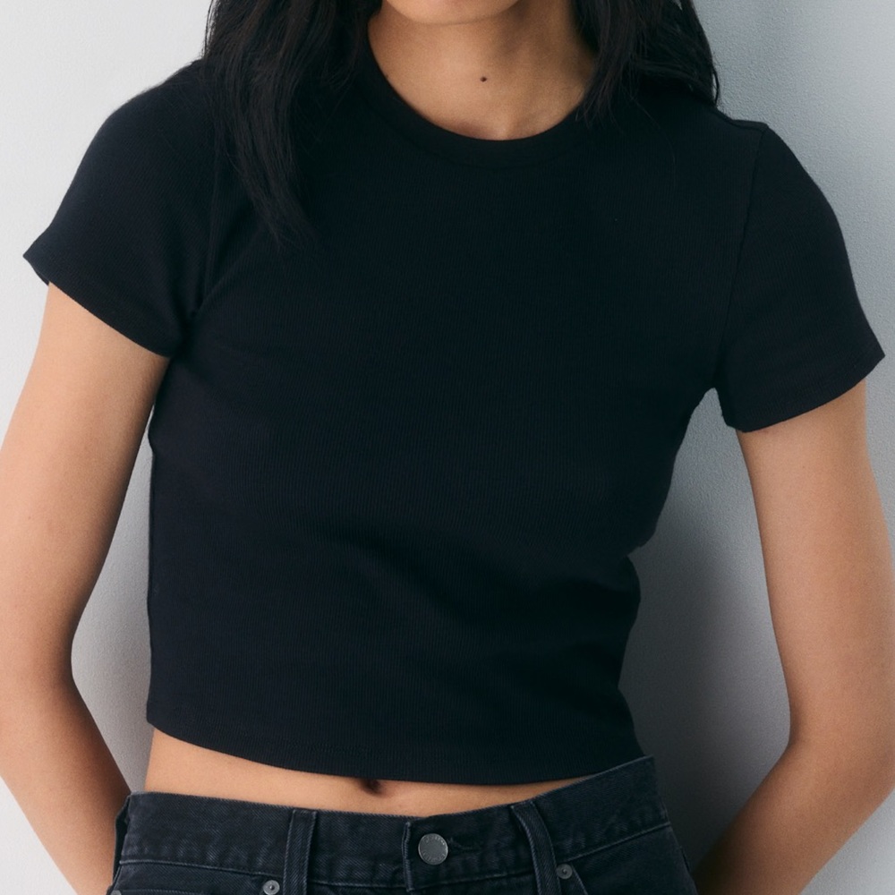 Aritzia TNA tee - size large!